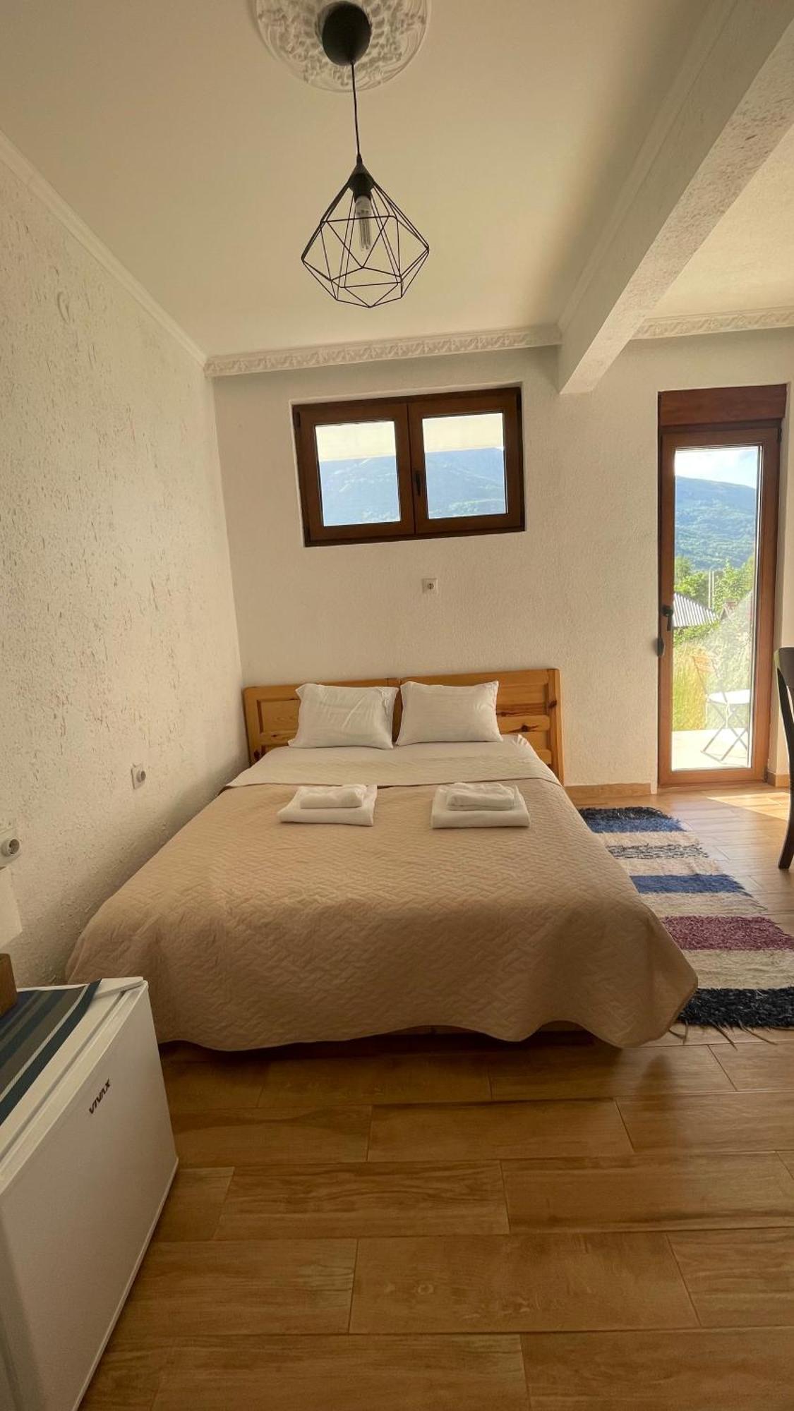 Visitor Yard Bed & Breakfast Plav Luaran gambar