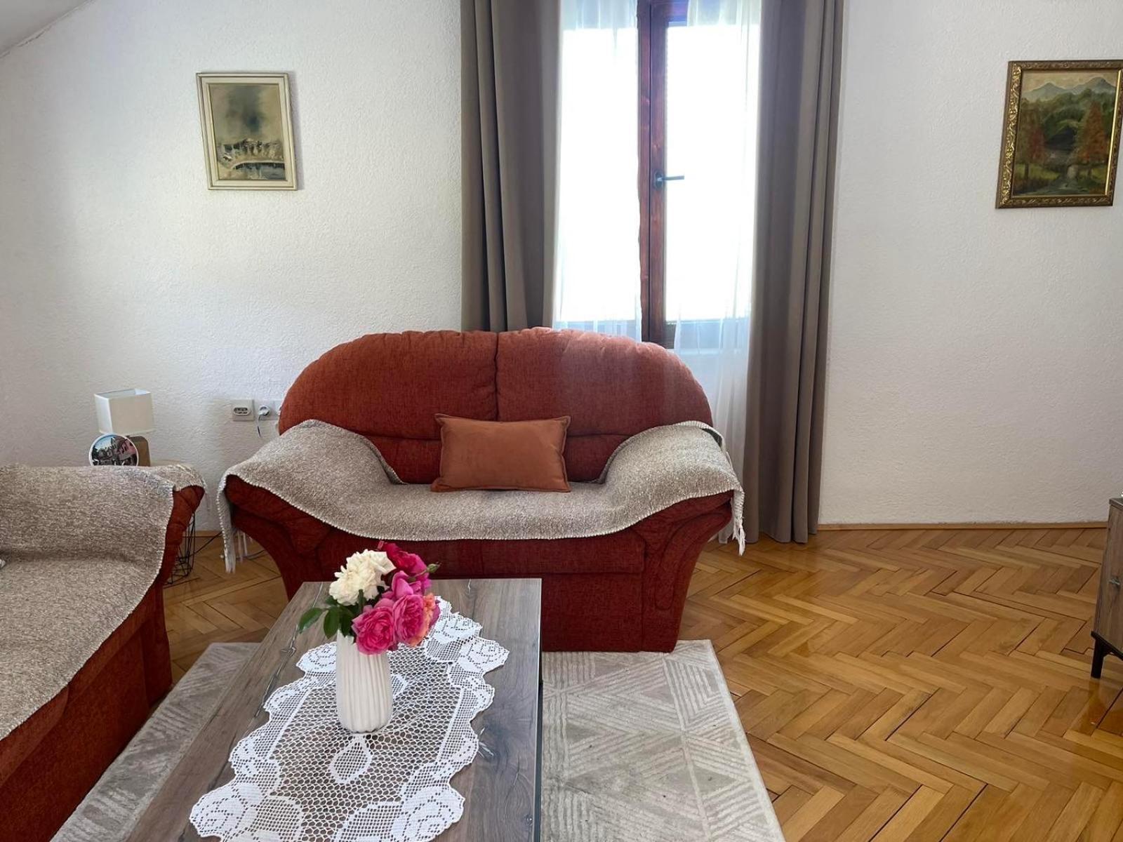Visitor Yard Bed & Breakfast Plav Luaran gambar