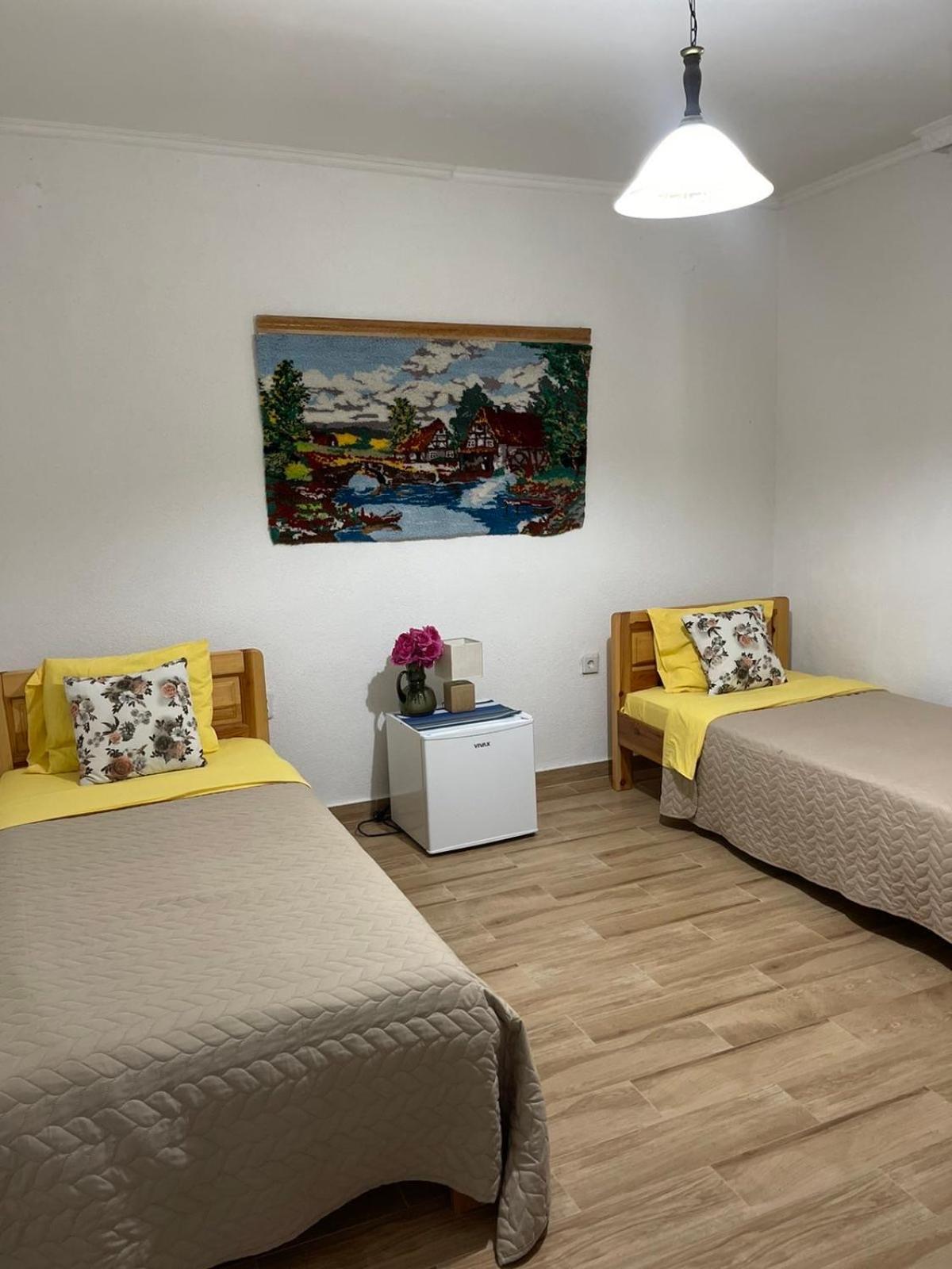 Visitor Yard Bed & Breakfast Plav Luaran gambar