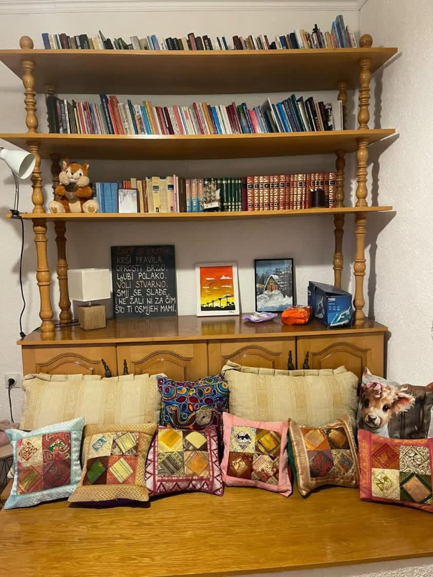 Visitor Yard Bed & Breakfast Plav Luaran gambar
