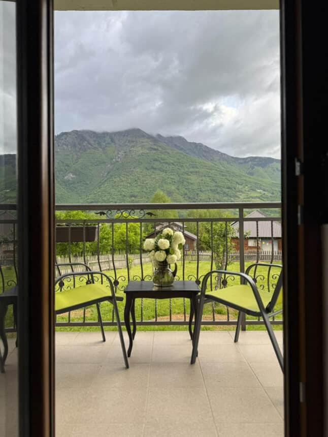 Visitor Yard Bed & Breakfast Plav Luaran gambar