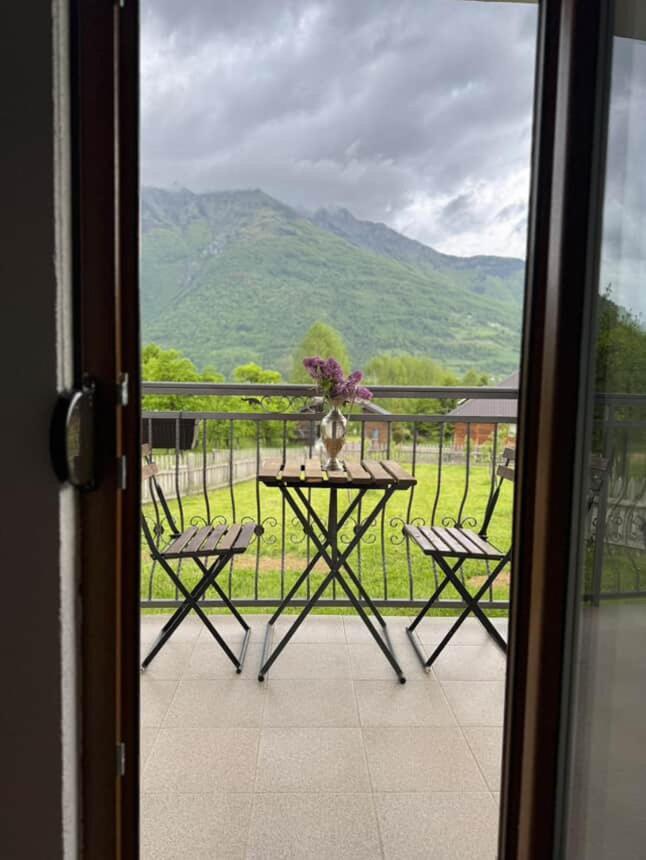 Visitor Yard Bed & Breakfast Plav Luaran gambar