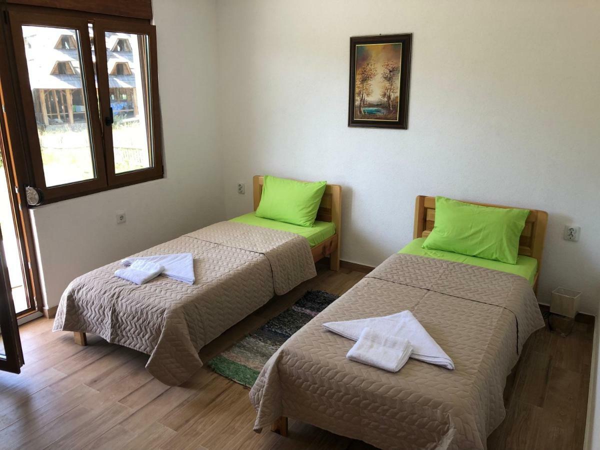 Visitor Yard Bed & Breakfast Plav Luaran gambar