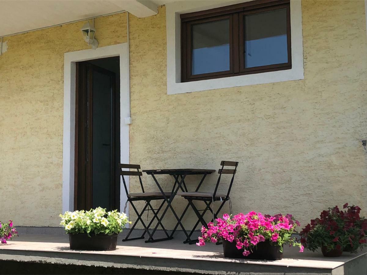 Visitor Yard Bed & Breakfast Plav Luaran gambar