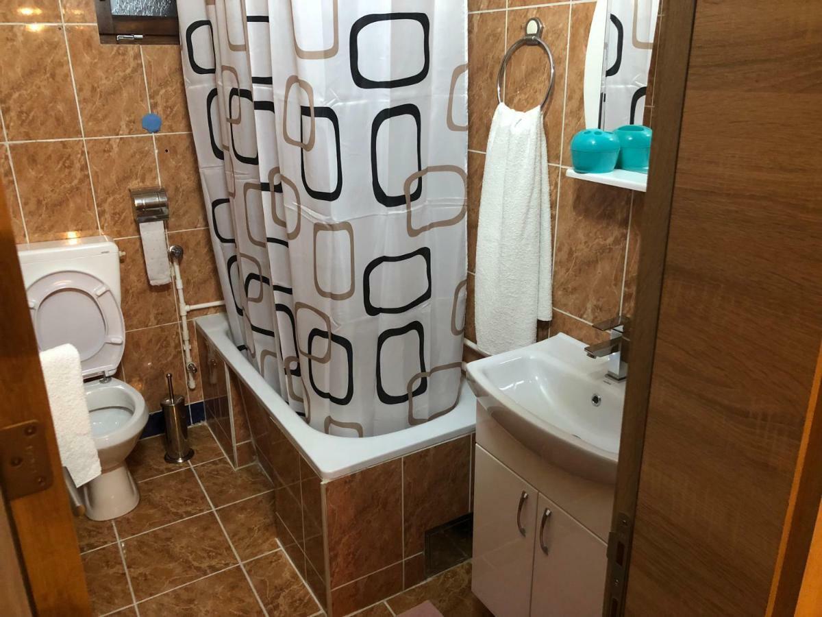 Visitor Yard Bed & Breakfast Plav Luaran gambar
