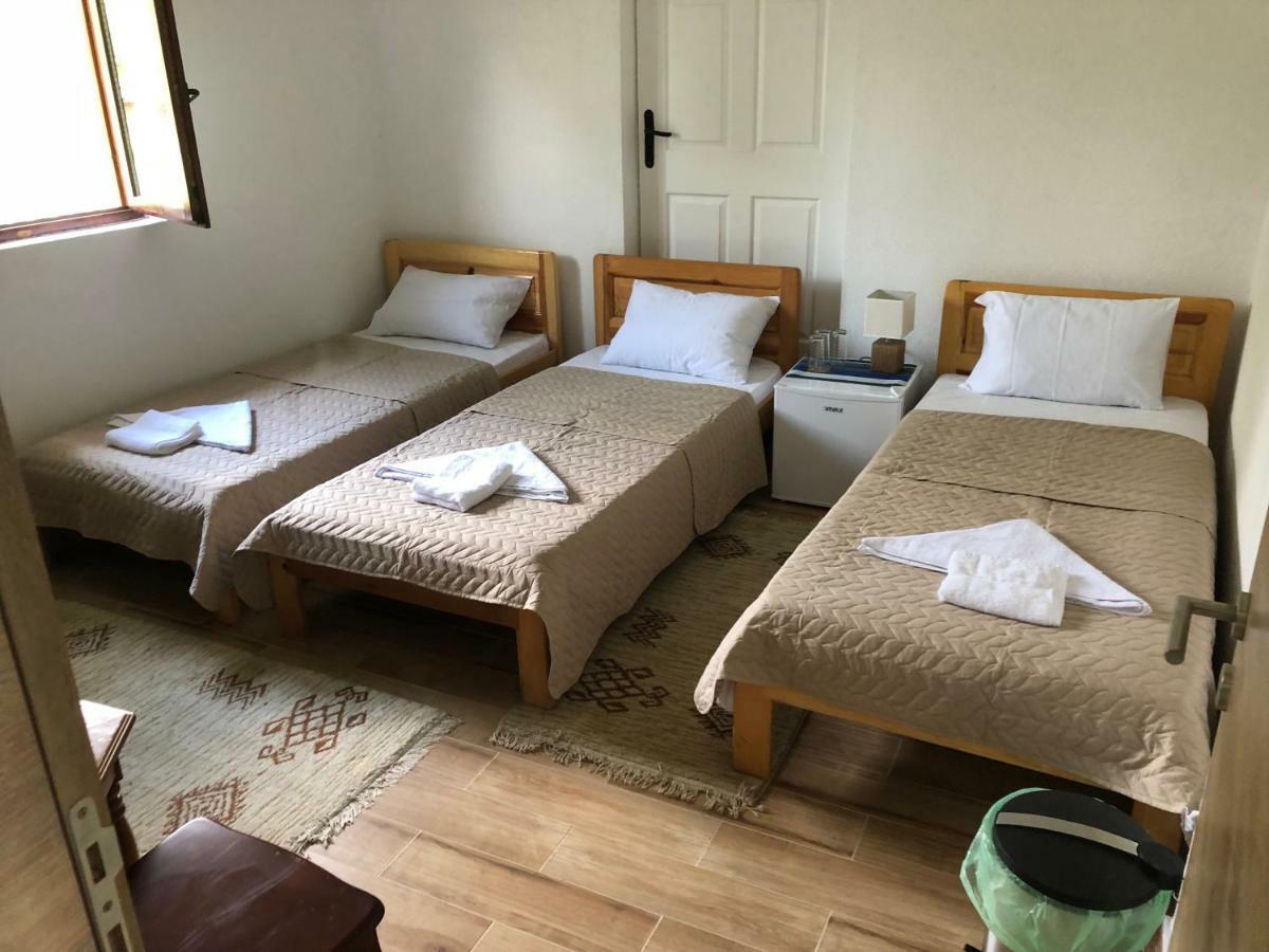 Visitor Yard Bed & Breakfast Plav Luaran gambar